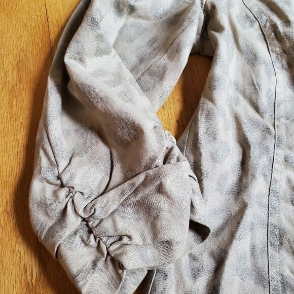 Chico's Kareleen Metallic Leopard Ruched Jacket - Picture 8 of 9